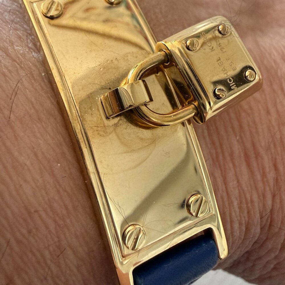 MICHAEL KORS HAMILTON GOLD TONE PADLOCK NAVY BLUE LEATHER WRAP BRACELET
